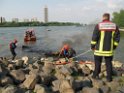 Kleine Yacht abgebrannt Koeln Hoehe Zoobruecke Rheinpark P108